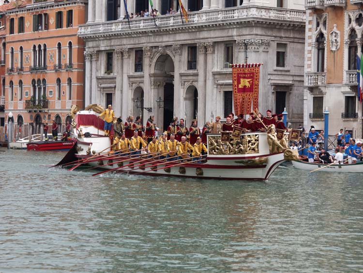Desfile Barcos Carnaval de Venecia