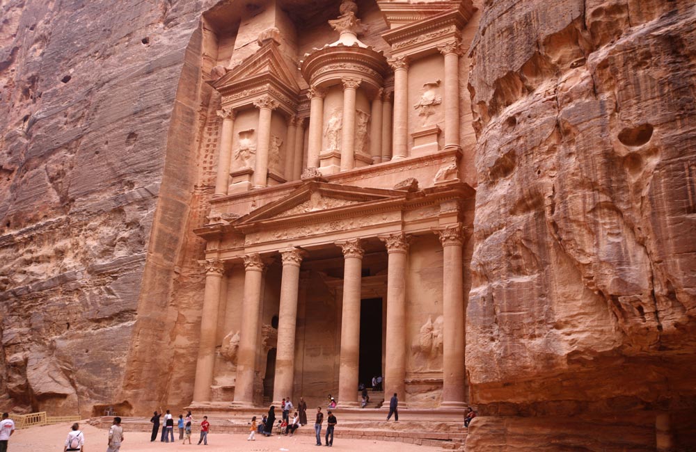 Petra: La Ciudad de Jordania tan Antigua como el Tiempo
