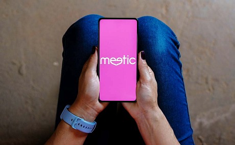 Meetic, the Online Dating Website, Pros and Cons