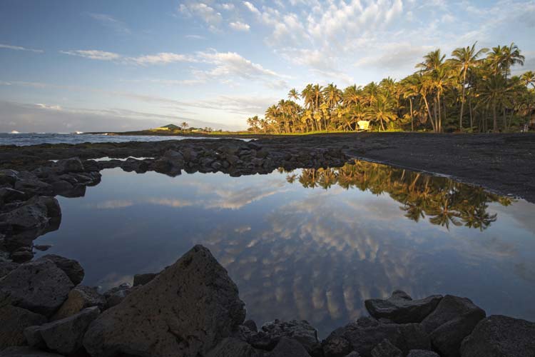 Playa de Arena Negra Honokalani En Hana Hawai
