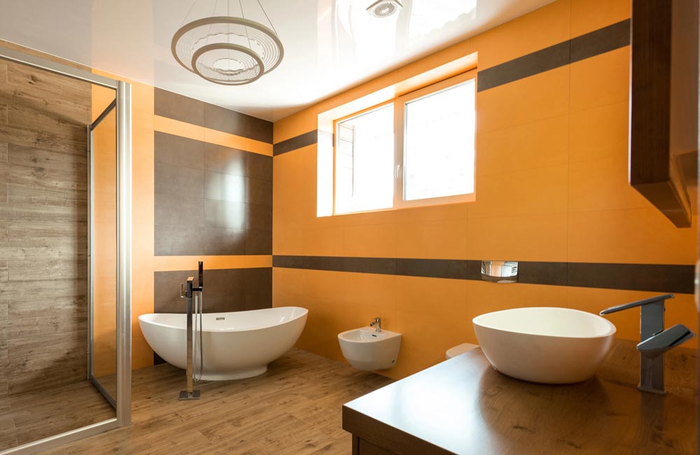Adiós a la bañera: la tendencia que conquista los hogares de Elche