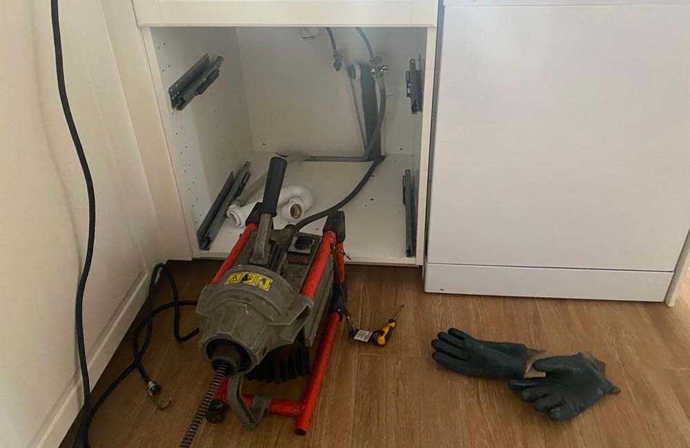 Cómo desatascar un WC con un remedio casero
