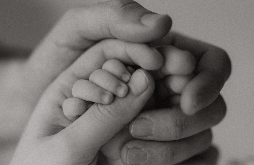 As a newborn photographer she comes to you - in the hospital right after birth or at home during the first 15 days - to document the tender early weeks!