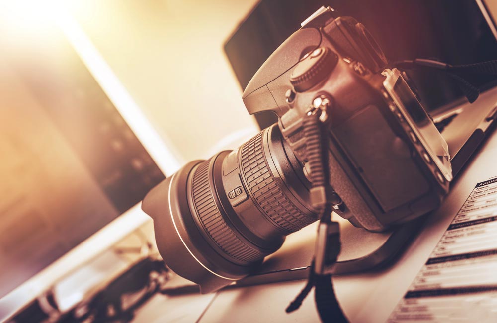 As a newborn photographer she comes to you - in the hospital right after birth or at home during the first 15 days - to document the tender early weeks!