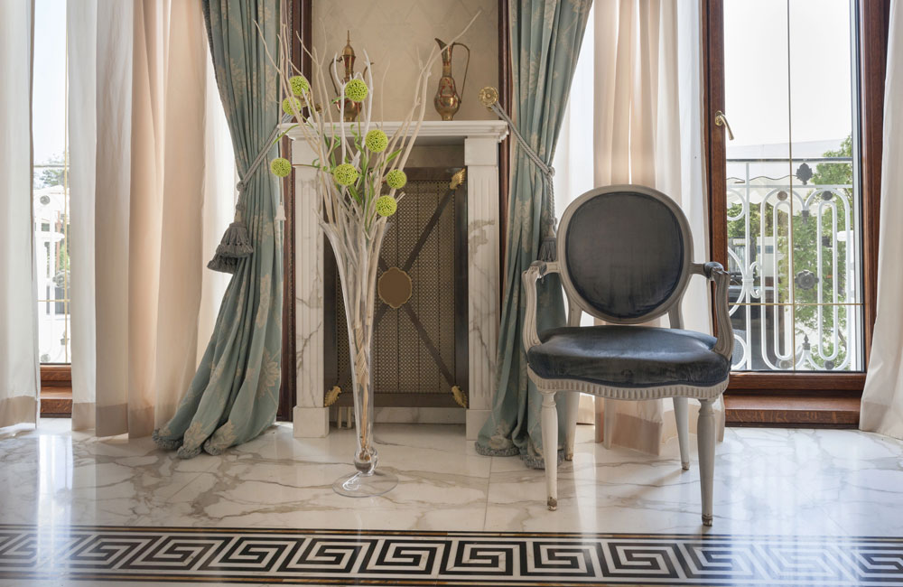 ¿Qué ventajas ofrece el mármol en la decoración de interiores?