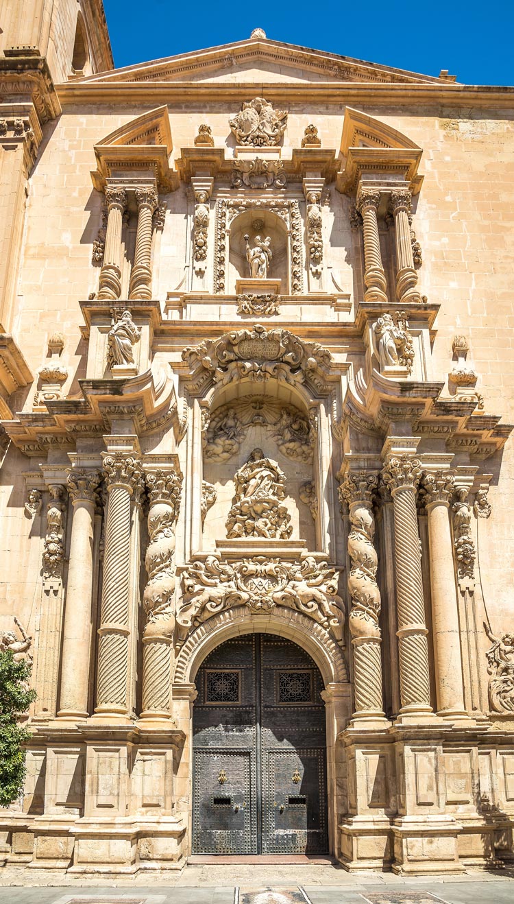 Puerta Principal Basílica Santa María Elche