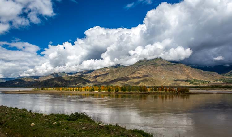 Río Brahmaputra Tibet Himalaya