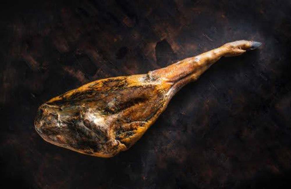 Jamón Ibérico: Pilar de la Gastronomía Española