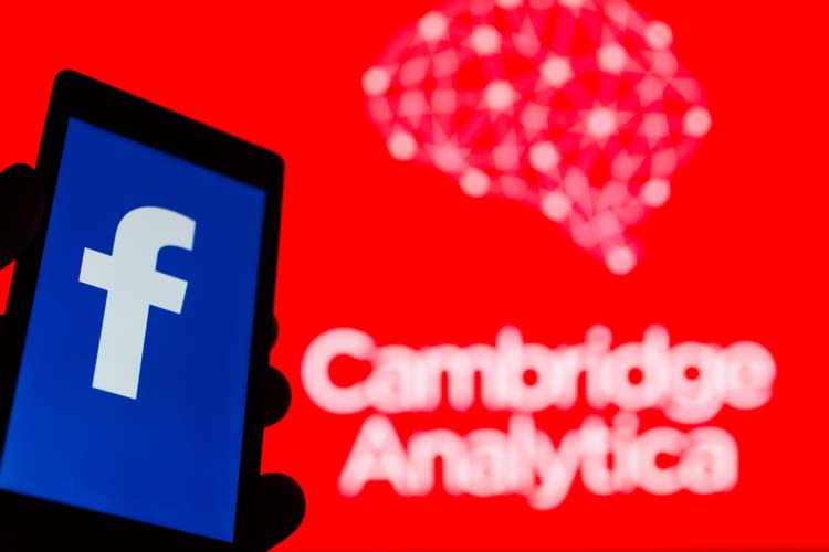 Cambridge Analytica Historia de Facebook
