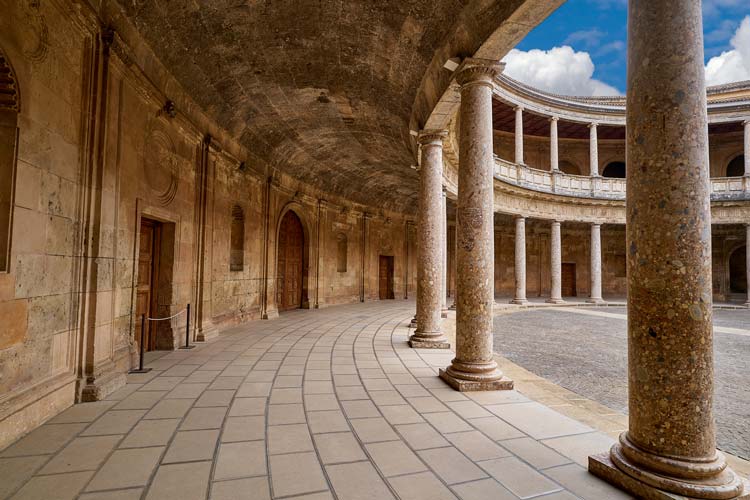 Patio del Palacio de Carlos V Alhambra de Granada