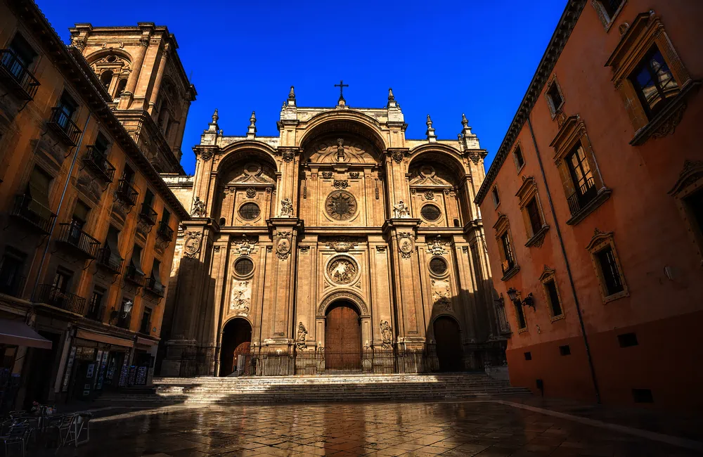 De Elche a Granada: cómo planificar tu viaje perfecto