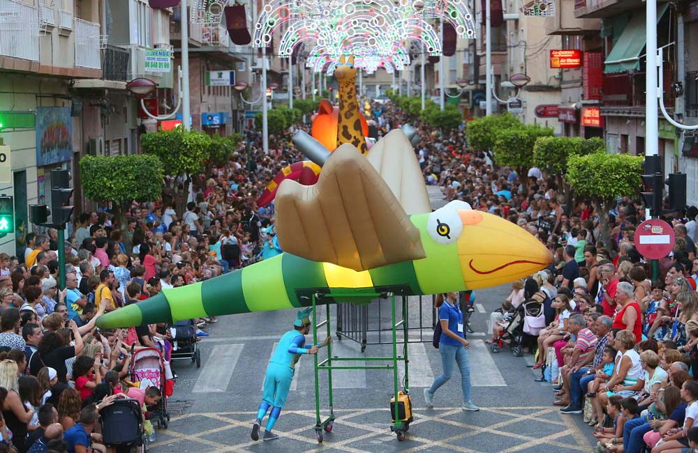 La Gran Charanga de las Fiestas Patronales de Elche: Un Desfile de Humor, Música y Tradición