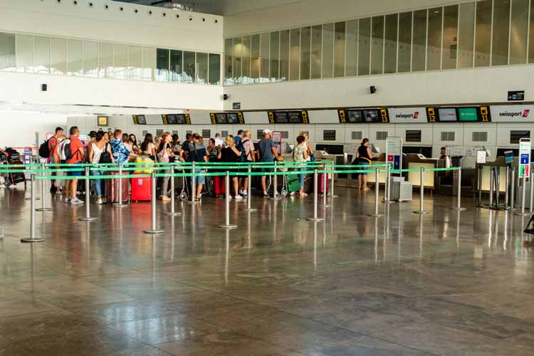 Pasajeros Aeropuerto Alicante Elche