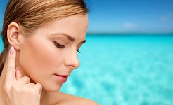¿Cómo cuidar tus oídos antes y después de ir a la playa?