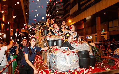 La Batalla de las Flores: Un estallido de color en las Fiestas Patronales de Elche