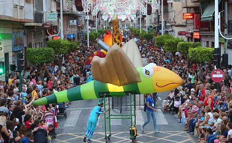 La Gran Charanga de las Fiestas Patronales de Elche: Un Desfile de Humor, Música y Tradición