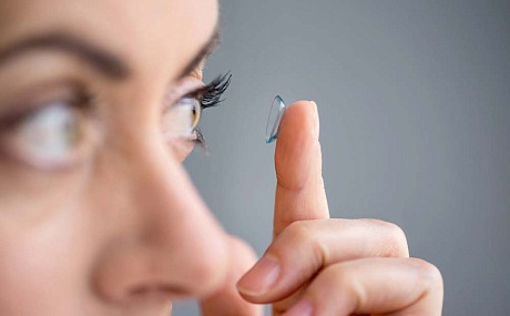 Cuidar tus ojos en la era digital: La importancia de la salud ocular y las soluciones ópticas
