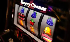 De las tragamonedas al casino en vivo: los juegos de azar que dominan Internet