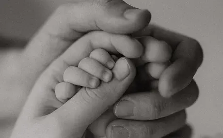 As a newborn photographer she comes to you - in the hospital right after birth or at home during the first 15 days - to document the tender early weeks!